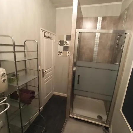 Maison Atypique, Quartier Très Calme, à *
