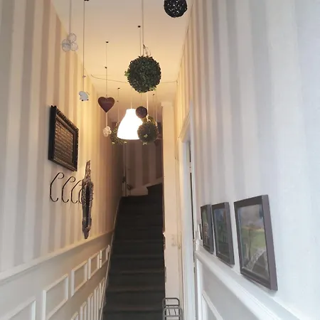 Bed & Breakfast Maison Atypique, Quartier Très Calme, à