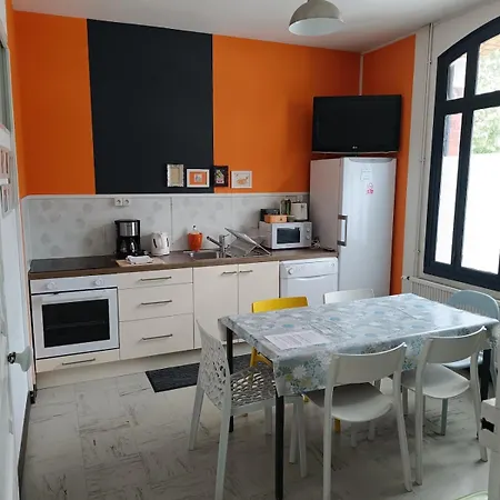 Maison Atypique, Quartier Très Calme, à