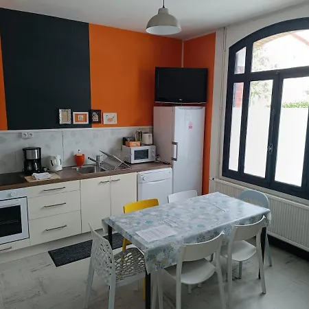 Bed & Breakfast Maison Atypique, Quartier Très Calme, à